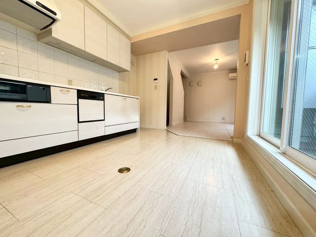 ���r���O -