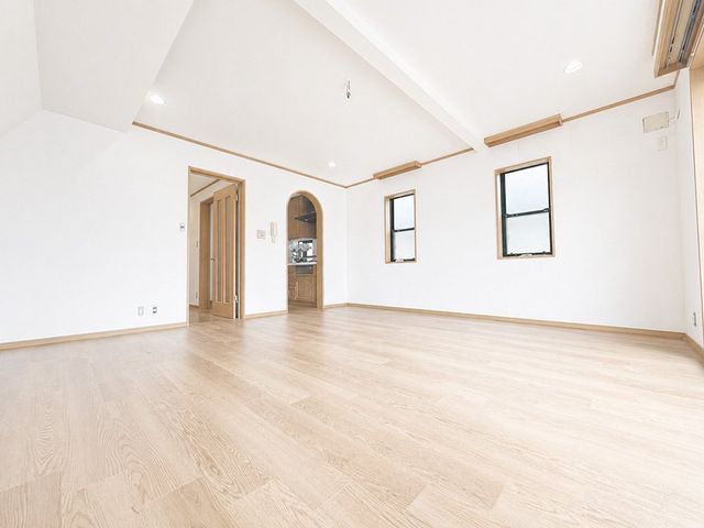 ���r���O -