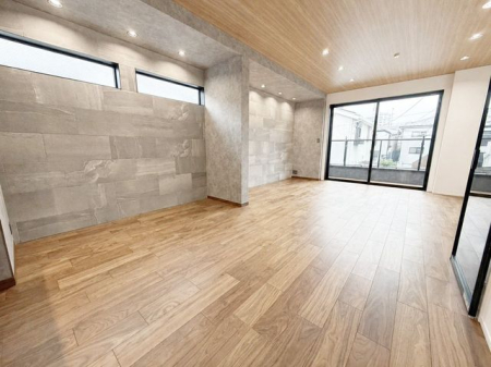 ���r���O -