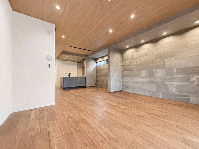 ���r���O -