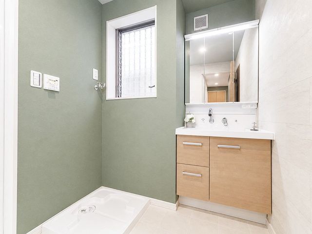 ���ʑ�E���ʏ� ���ʎ����@�\���ƃf�U�C������������������ȎO�ʋ����ʑ�B���������[�ɂȂ��Ă�����ʎ�����X�b�L���Еt���܂��B