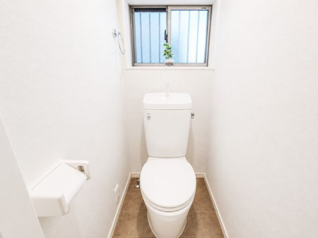 �g�C�� �g�C����1�K3�K�̊e�K�Ƀg�C����ݒu�B���t���Ŗ��邭�A���C�������ɍs���܂��B