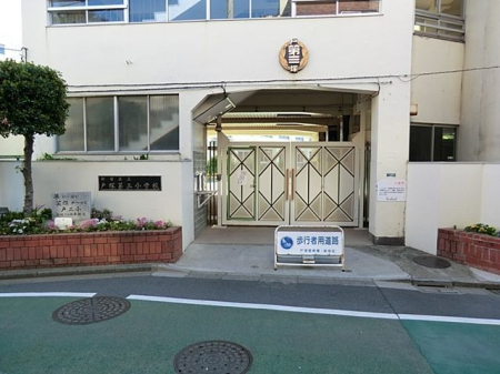 ���ӊ� �V�h�旧�˒ˑ�O���w�Z �k��2���B 160m
