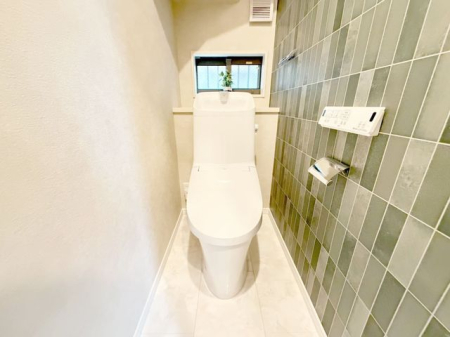 �g�C�� �g�C�������������̂���O���[���̃^�C������ۓI�ȁA���_���ł������ȃg�C���B