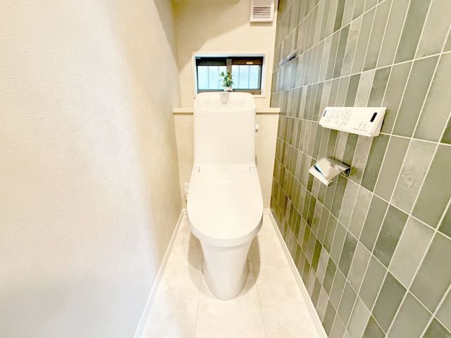 �g�C�� �g�C�������������̂���O���[���̃^�C������ۓI�ȁA���_���ł������ȃg�C���B