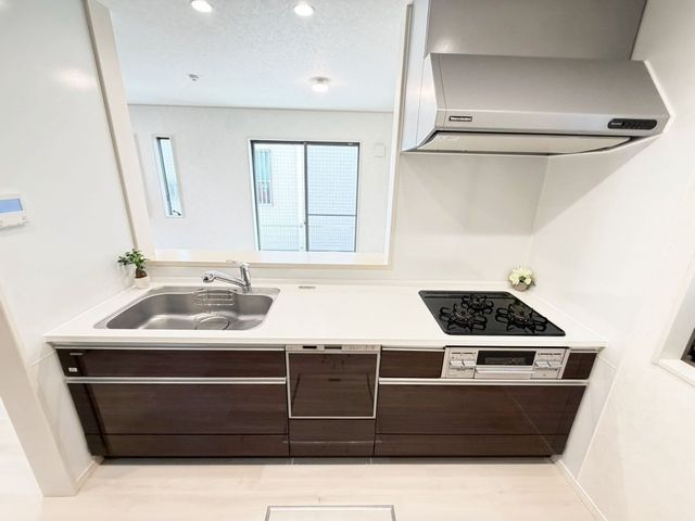 �L�b�`�� �L�b�`�����z�V�����₷���A�q��Đ��тɃI�X�X���̑Ζʎ��L�b�`���B���q�l�̗l�q�����Ȃ����Ƃł��܂��B