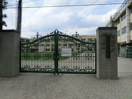 ���ӊ� ����旧�[�����w�Z �k��3���B 230m